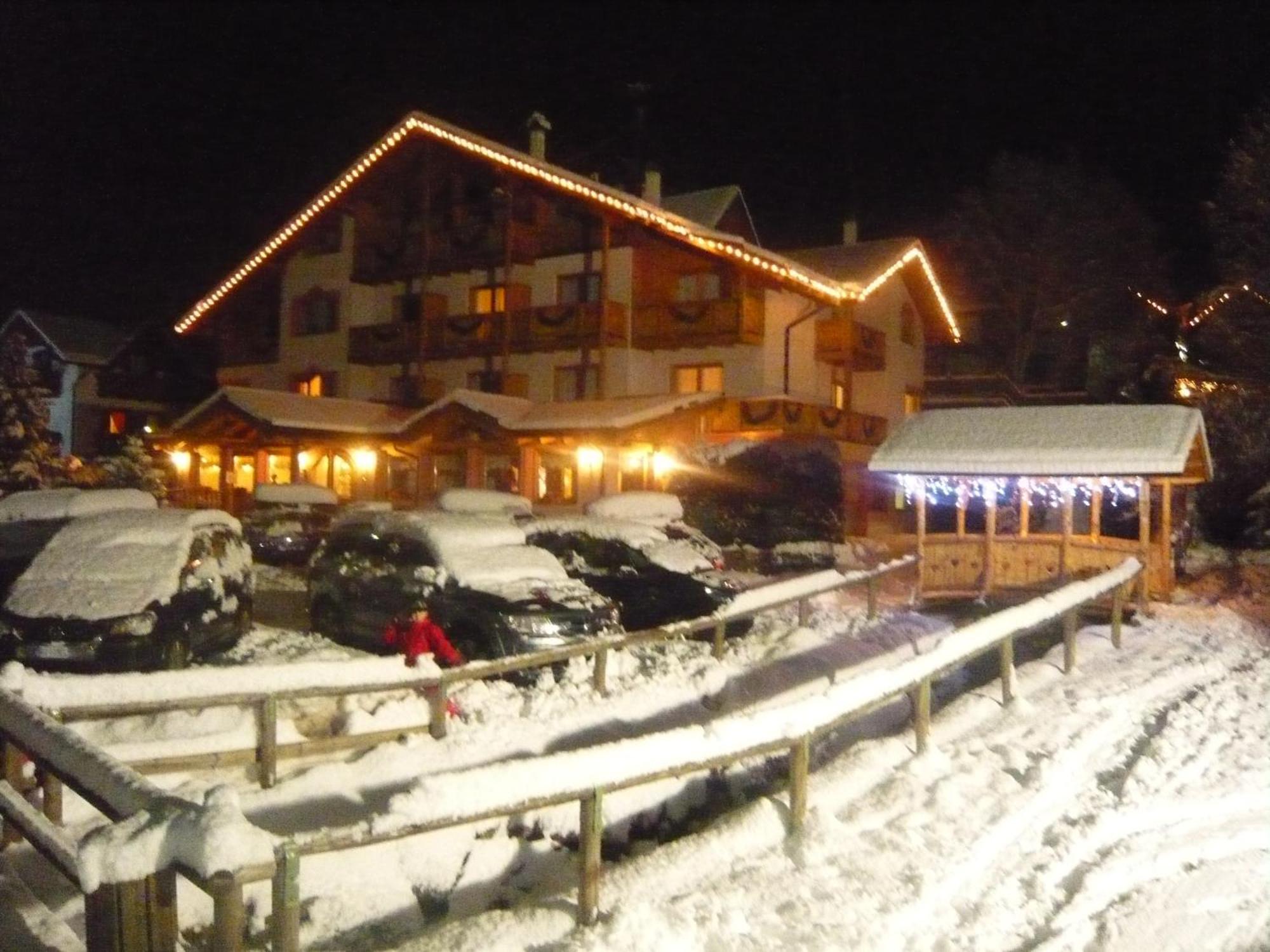 Active Hotel Gran Zebru' Cogolo Exterior photo